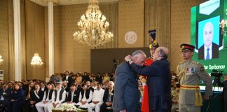 ПРЕПОДАВАТЕЛЮ ТНУ ВРУЧИЛИ НАГРАДУ СИТАРА-И-КУАЙД-И-АЗАМ